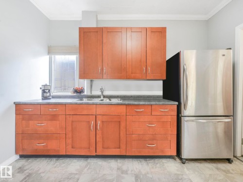 11408 81 Street, Edmonton, AB - Indoor Photo Showing Kitchen With Double Sink