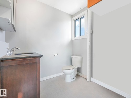 11408 81 Street, Edmonton, AB - Indoor Photo Showing Bathroom