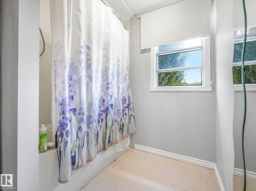 11408 81 Street, Edmonton, AB - Indoor