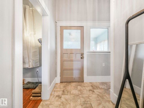 11408 81 Street, Edmonton, AB - Indoor