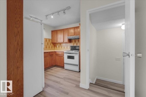 5512 38B Avenue, Edmonton, AB - Indoor Photo Showing Kitchen