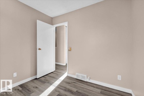 5512 38B Avenue, Edmonton, AB - Indoor Photo Showing Other Room