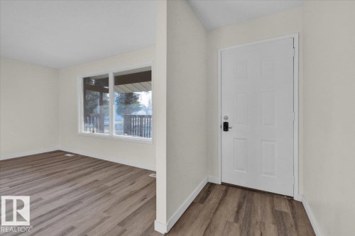 5512 38B Avenue, Edmonton, AB - Indoor Photo Showing Other Room