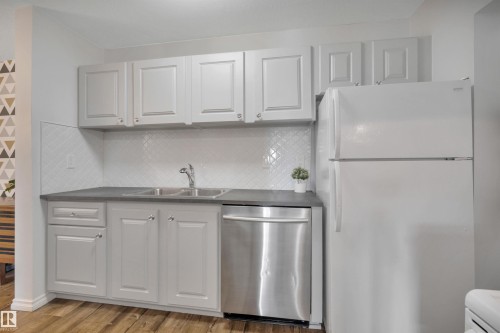5926 172 Street, Edmonton, AB - Indoor Photo Showing Kitchen