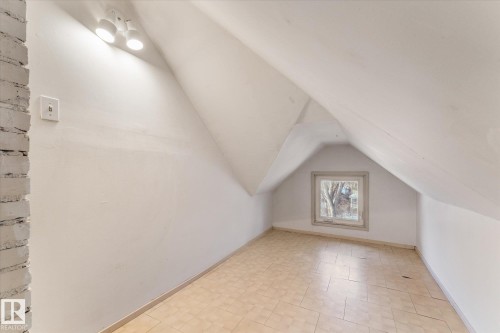 Bonus room featuring vaulted ceiling and baseboards - 10921 126 Street, Edmonton, AB - Indoor Photo Showing Other Room