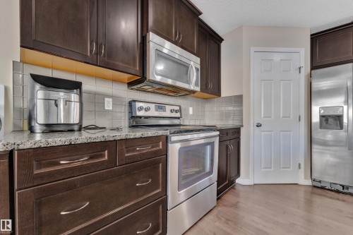 5516 5 Avenue, Edmonton, AB - Indoor Photo Showing Kitchen With Stainless Steel Kitchen With Upgraded Kitchen