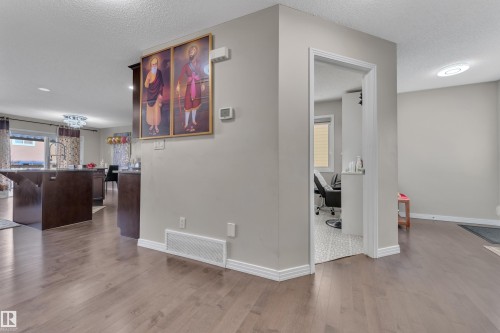 5516 5 Avenue, Edmonton, AB - Indoor Photo Showing Other Room