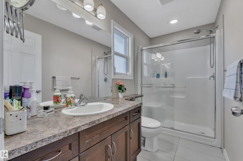 5516 5 Avenue, Edmonton, AB - Indoor Photo Showing Bathroom