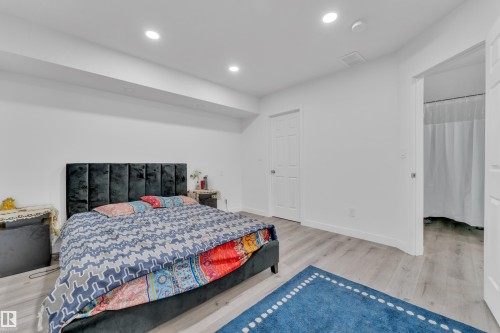 5516 5 Avenue, Edmonton, AB - Indoor Photo Showing Bedroom