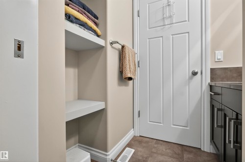 618 Adams Way Sw, Edmonton, AB - Indoor Photo Showing Other Room