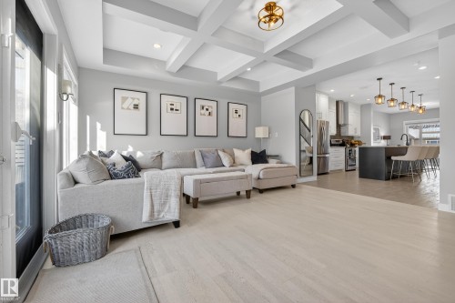 11016 122 Street Nw, Edmonton, AB - Indoor Photo Showing Living Room