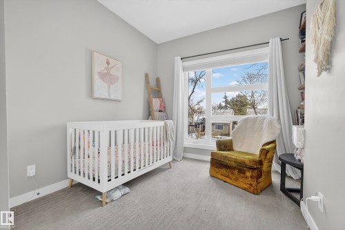 11016 122 Street Nw, Edmonton, AB - Indoor Photo Showing Bedroom
