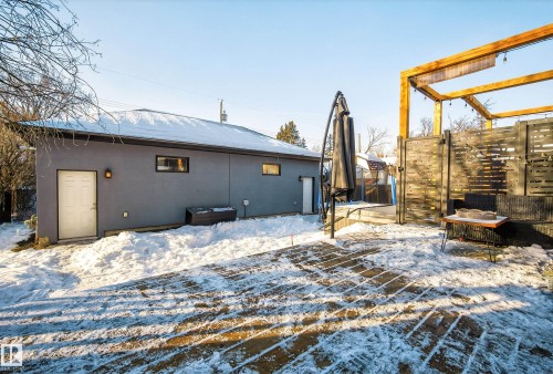 11016 122 Street Nw, Edmonton, AB - Outdoor