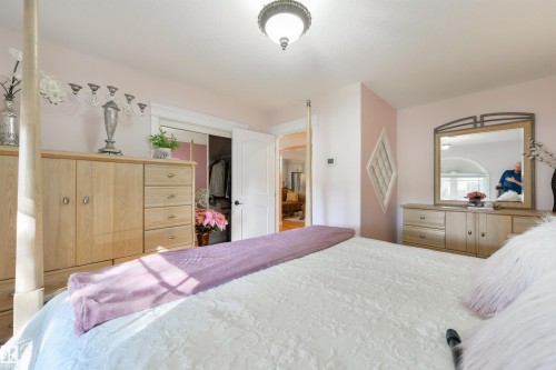 9720 65 Avenue, Edmonton, AB - Indoor Photo Showing Bedroom