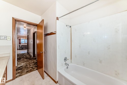 13116 128A Avenue, Edmonton, AB - Indoor Photo Showing Bathroom