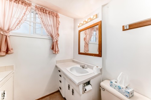 13116 128A Avenue, Edmonton, AB - Indoor Photo Showing Bathroom