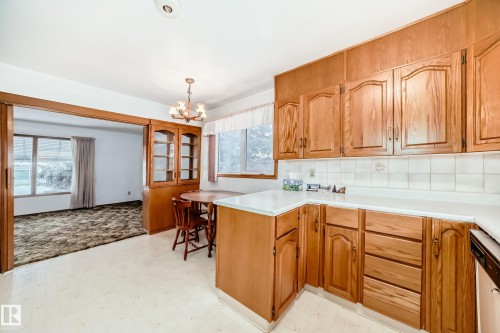 13116 128A Avenue, Edmonton, AB - Indoor Photo Showing Kitchen