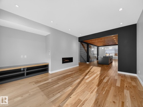 9803 74 Avenue, Edmonton, AB - Indoor Photo Showing Other Room