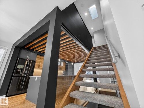 9803 74 Avenue, Edmonton, AB - Indoor Photo Showing Other Room