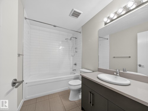 9803 74 Avenue, Edmonton, AB - Indoor Photo Showing Bathroom