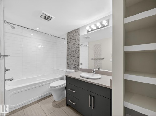 9803 74 Avenue, Edmonton, AB - Indoor Photo Showing Bathroom