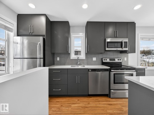 9803 74 Avenue, Edmonton, AB - Indoor Photo Showing Kitchen With Upgraded Kitchen