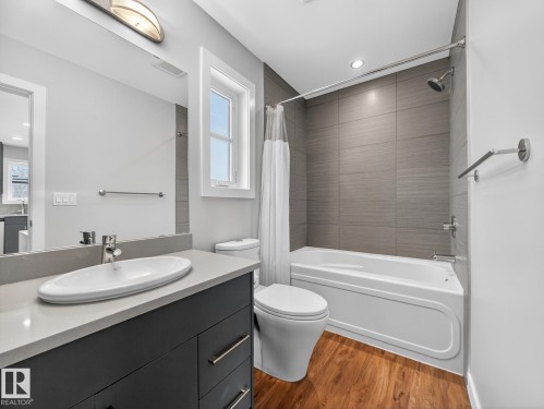 9803 74 Avenue, Edmonton, AB - Indoor Photo Showing Bathroom