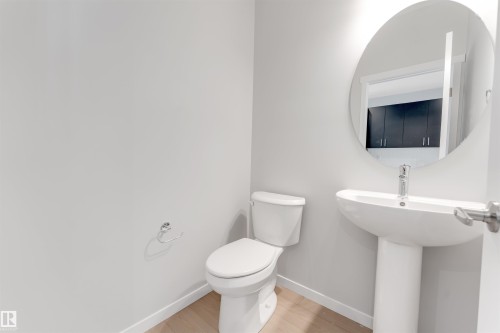 1027 Aster Boulevard, Edmonton, AB - Indoor Photo Showing Bathroom