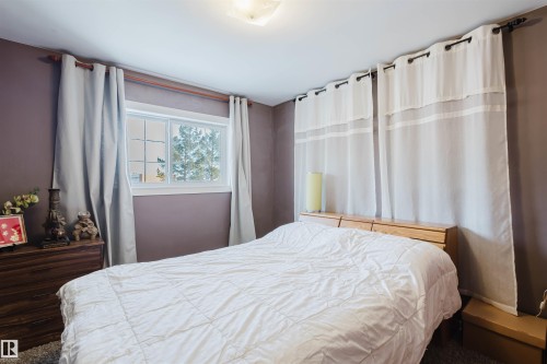 View of bedroom - 13315 134 Avenue, Edmonton, AB - Indoor Photo Showing Bedroom