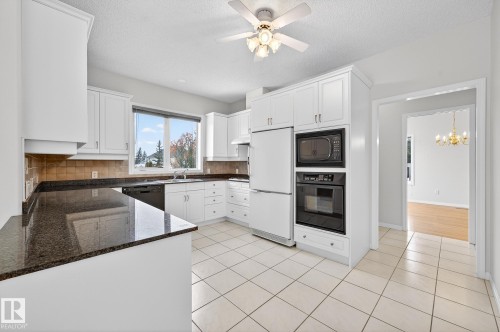 83 53302 Rge Road 261, Rural Parkland County, AB - Indoor Photo Showing Kitchen