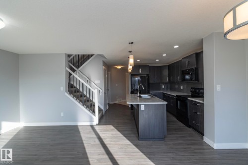 7257 Armour Crescent, Edmonton, AB - Indoor Photo Showing Kitchen