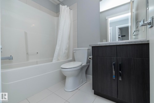 7257 Armour Crescent, Edmonton, AB - Indoor Photo Showing Bathroom