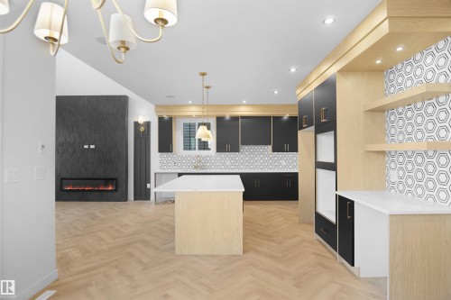 27 Trill Point(E), Spruce Grove, AB - Indoor Photo Showing Kitchen With Upgraded Kitchen