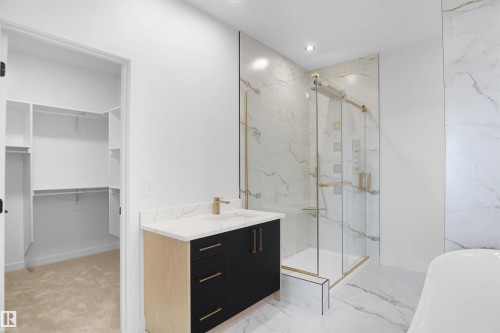 27 Trill Point(E), Spruce Grove, AB - Indoor Photo Showing Bathroom