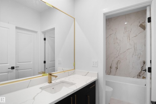 27 Trill Point(E), Spruce Grove, AB - Indoor Photo Showing Bathroom