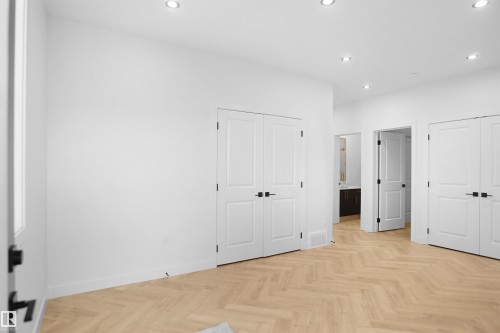27 Trill Point(E), Spruce Grove, AB - Indoor Photo Showing Other Room