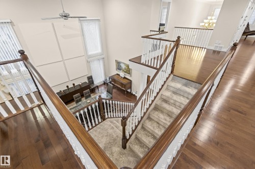 10309 Villa Avenue, Edmonton, AB - Indoor Photo Showing Other Room