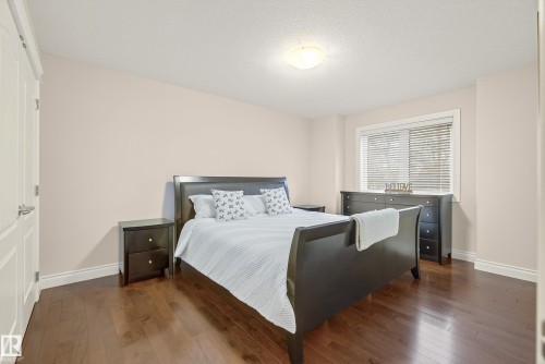 10309 Villa Avenue, Edmonton, AB - Indoor Photo Showing Bedroom