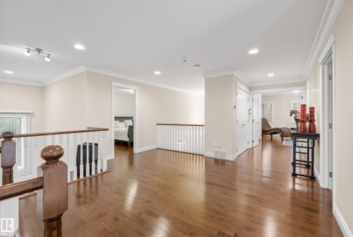 10309 Villa Avenue, Edmonton, AB - Indoor Photo Showing Other Room