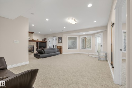 10309 Villa Avenue, Edmonton, AB - Indoor