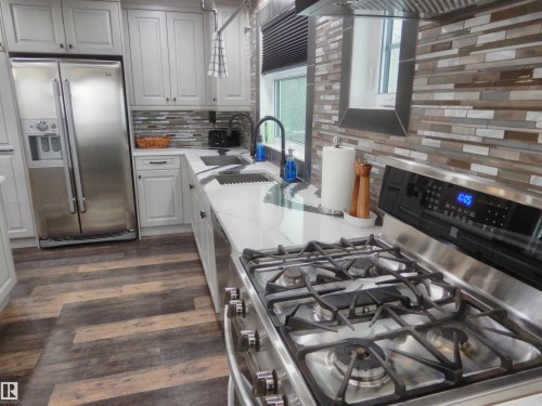 5208 Twp Road 505, Rural Parkland County, AB - Indoor Photo Showing Kitchen With Upgraded Kitchen