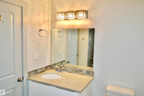 8952 81 Avenue, Edmonton, AB - Indoor Photo Showing Bathroom