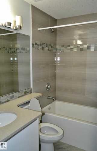 8952 81 Avenue, Edmonton, AB - Indoor Photo Showing Bathroom