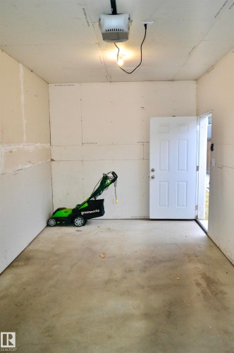 8952 81 Avenue, Edmonton, AB - Indoor Photo Showing Garage