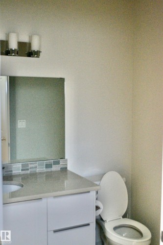 8952 81 Avenue, Edmonton, AB - Indoor Photo Showing Bathroom