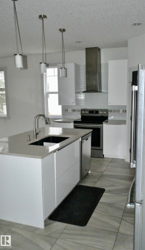 8950 81 Avenue, Edmonton, AB - Indoor Photo Showing Kitchen With Upgraded Kitchen