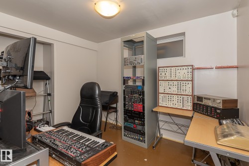Home office with concrete flooring - 20628 49 Avenue, Edmonton, AB - Indoor Photo Showing Office
