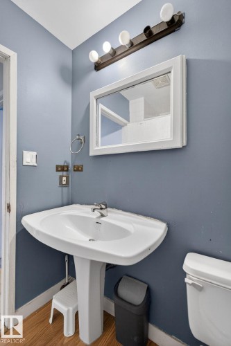 6714 149 Avenue, Edmonton, AB - Indoor Photo Showing Bathroom