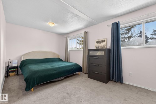 6714 149 Avenue, Edmonton, AB - Indoor Photo Showing Bedroom
