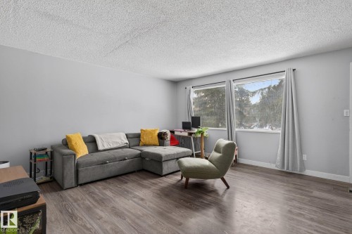 6714 149 Avenue, Edmonton, AB - Indoor Photo Showing Living Room